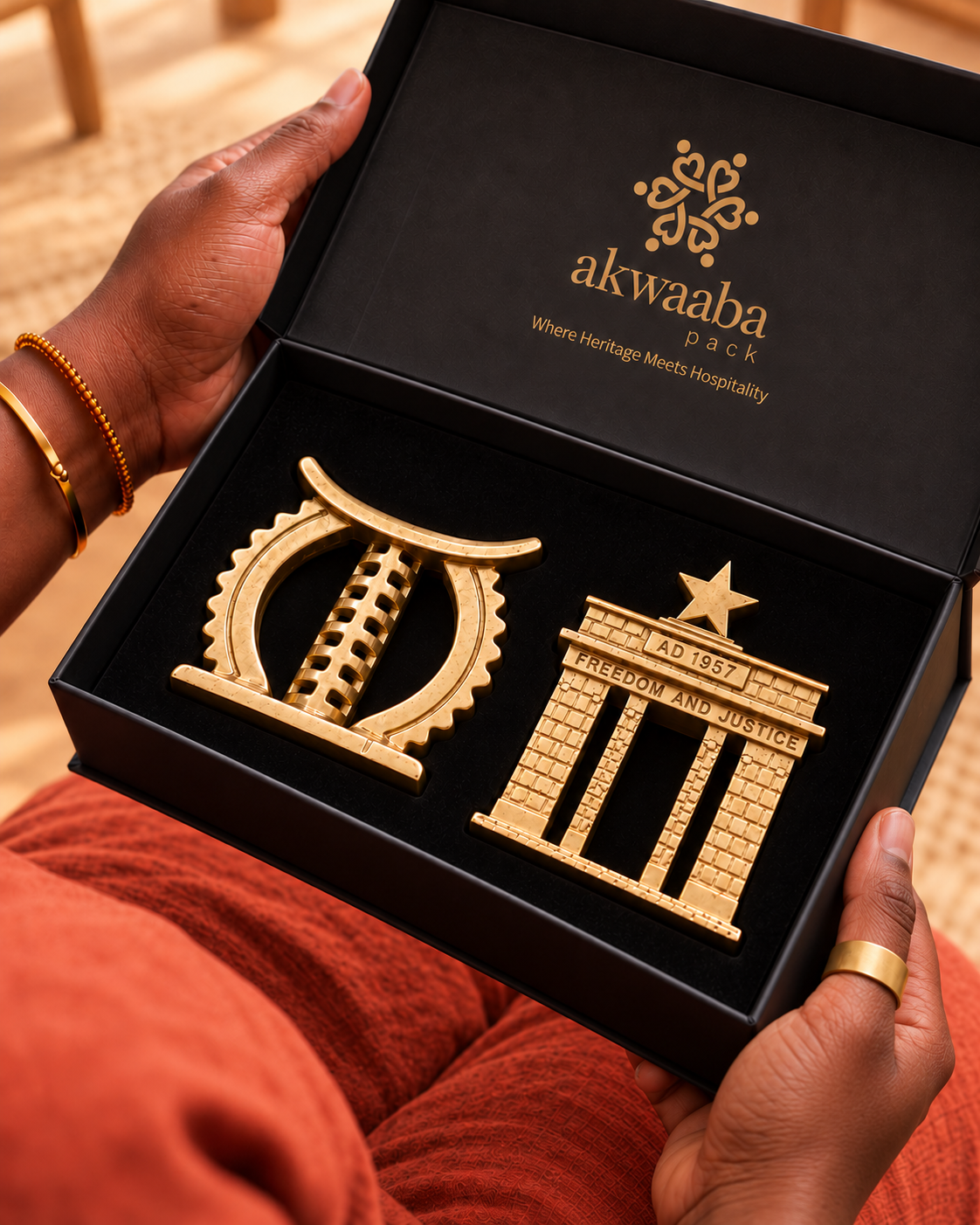 Ohene Set held in an open black gift box